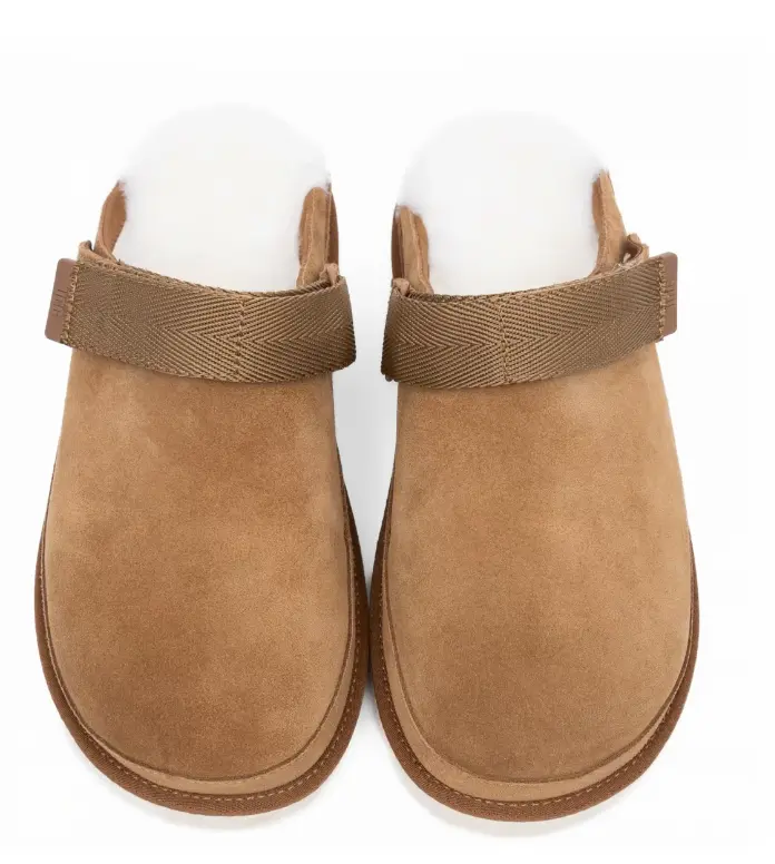 UGG Goldenstar Clog — Chestnut