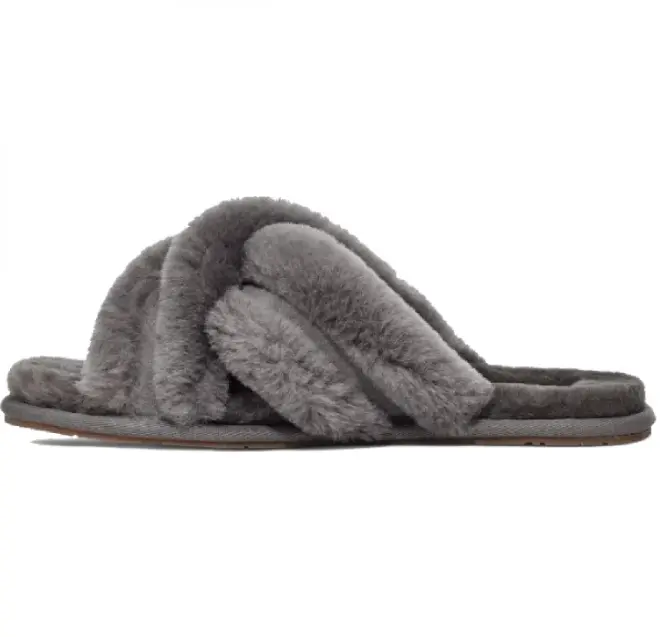 UGG Slippers Scuffita — Black